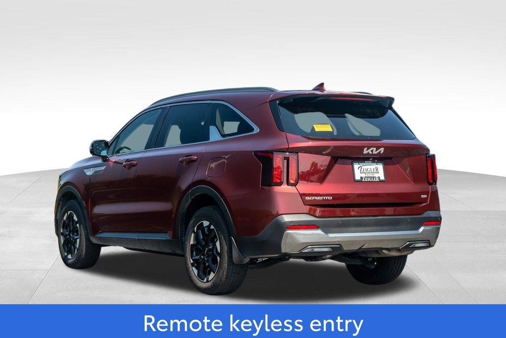 Used 2025 Kia Sorento S w/ Panoramic Sunroof Package image 5