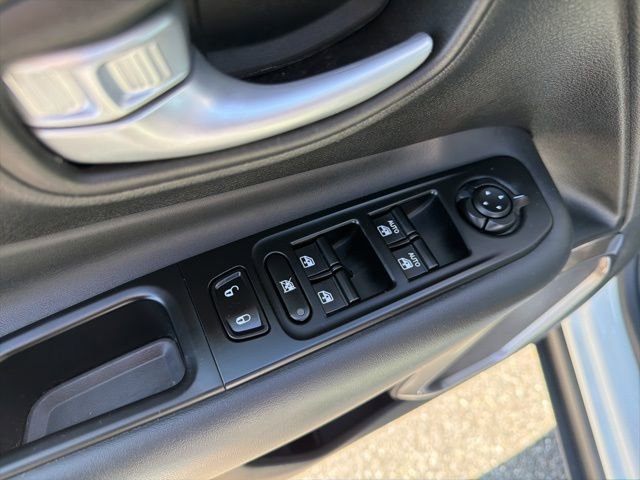 Used 2023 Jeep Renegade Latitude image 12