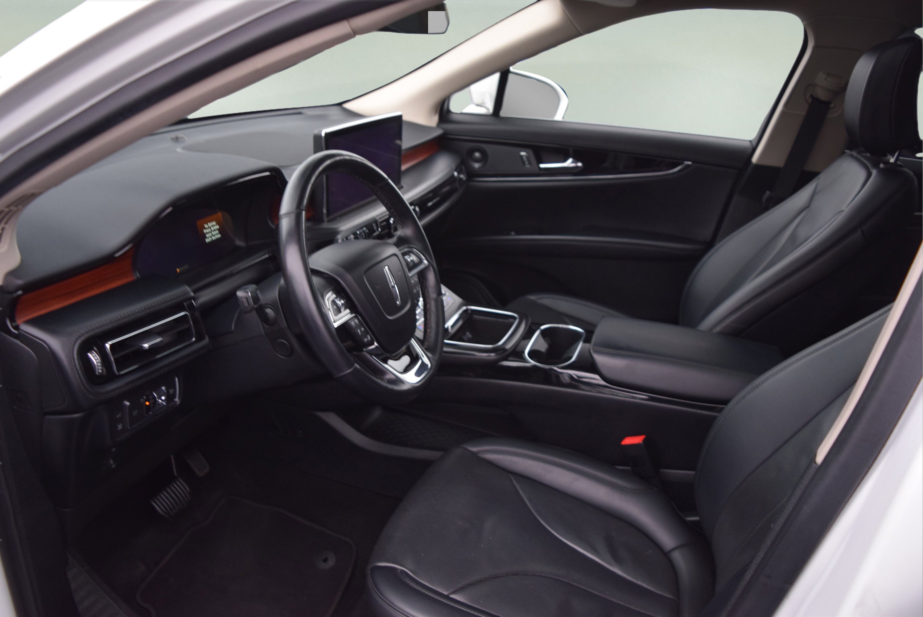 Used 2022 Lincoln Nautilus Reserve w/ Equipment Group 201A image 8