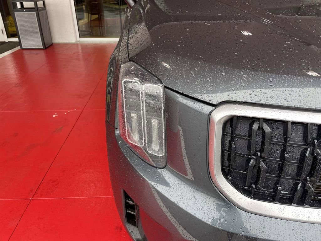 Used 2023 Kia Telluride LX image 16