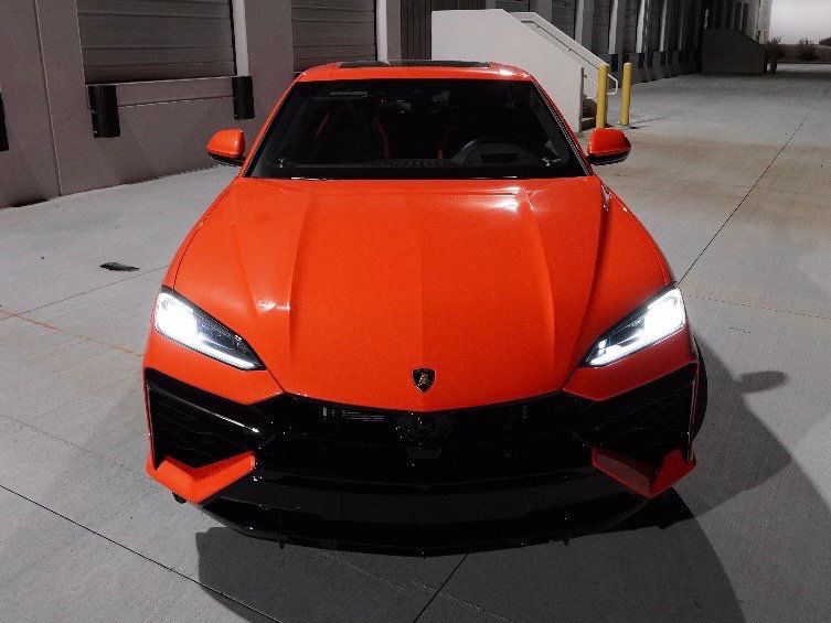 Used 2025 Lamborghini Urus SE AWD/4WD image 2