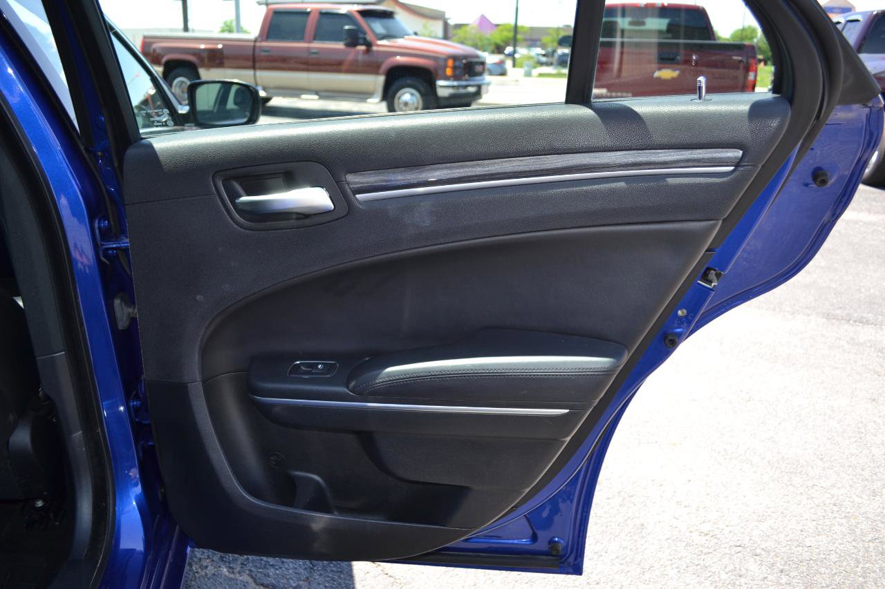Used 2018 Chrysler 300 Touring L AWD/4WD image 43