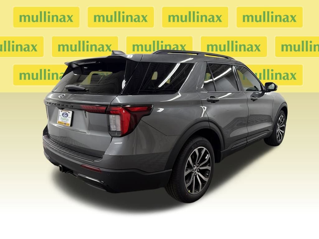 New 2026 Ford Explorer ST-Line image 3