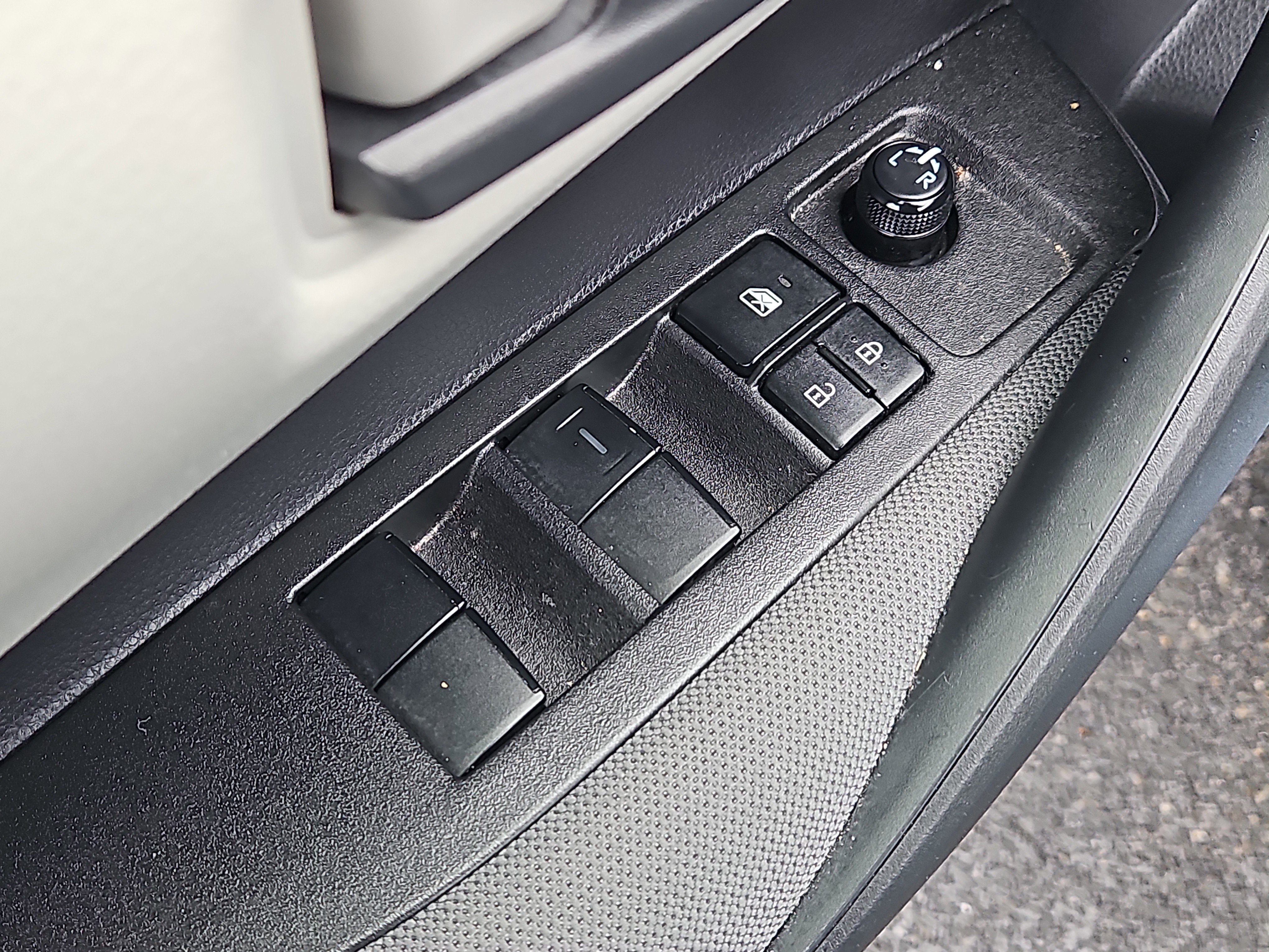 Used 2022 Toyota Corolla LE image 13