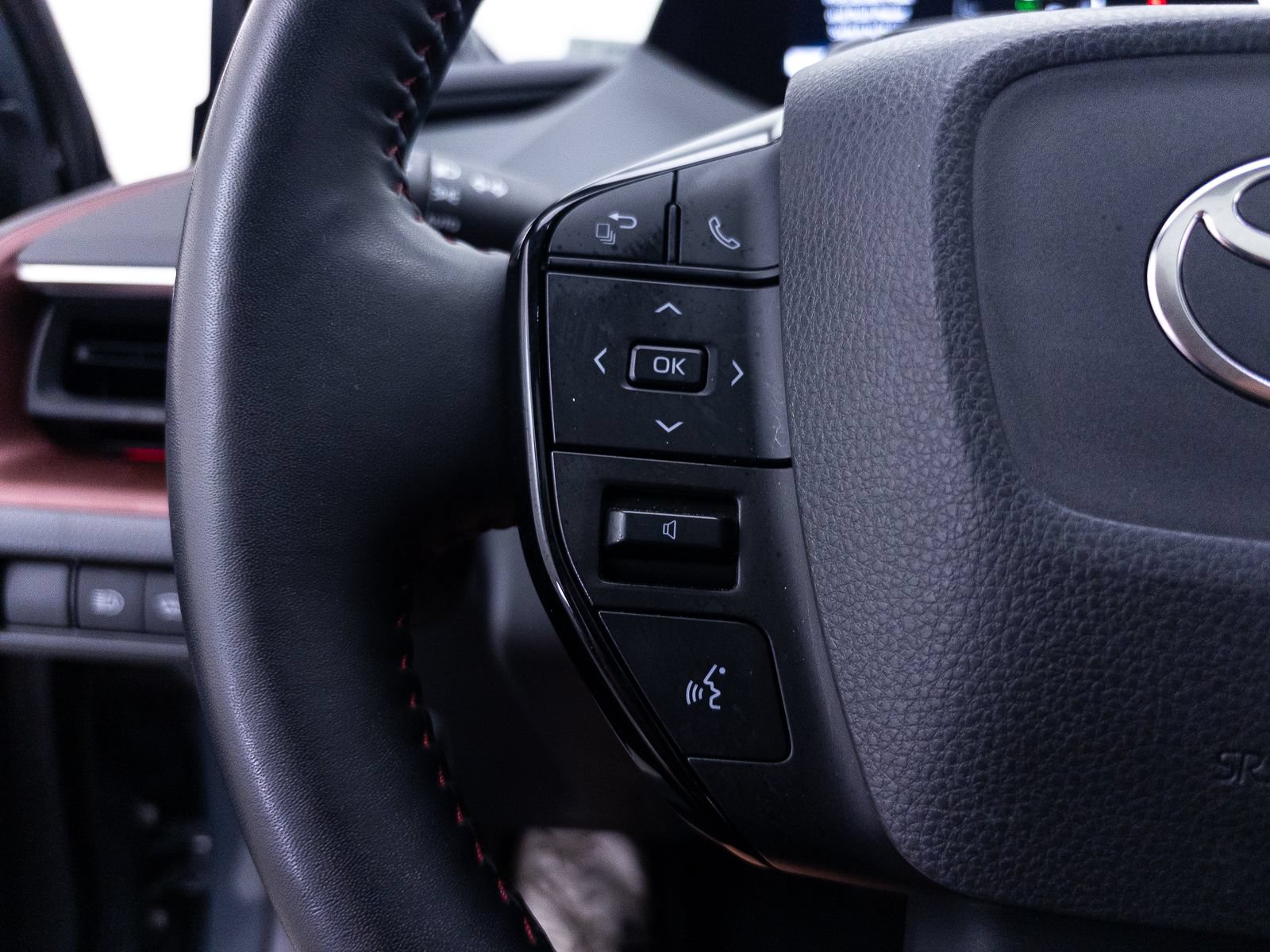 Used 2023 Toyota Prius Prime Premium w/ Advanced Technology Package FWD image 34