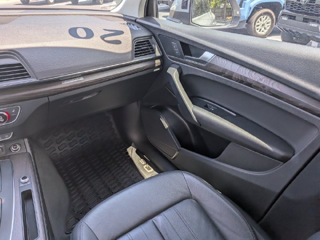 Used 2020 Audi Q5 e Premium w/ Convenience Package AWD/4WD image 17