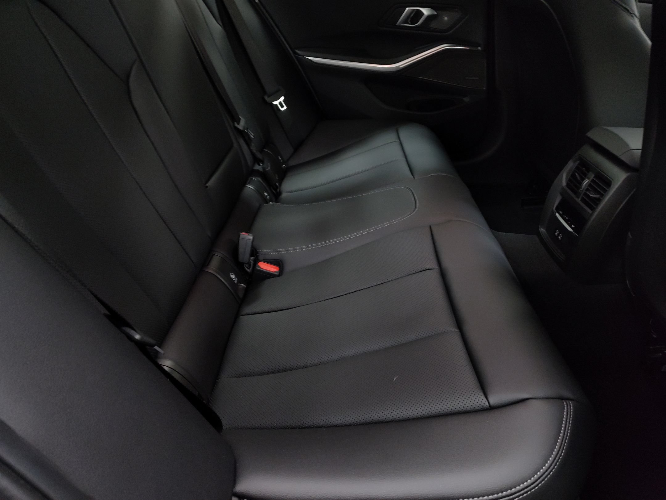 Used 2026 BMW 330i Sedan w/ M Sport Package RWD image 25