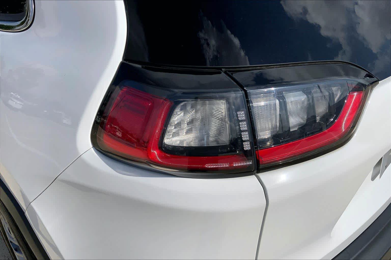 Used 2021 Jeep Cherokee Latitude Plus FWD image 27