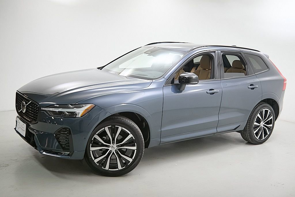 Certified 2025 Volvo XC60 B5 Ultra image 3