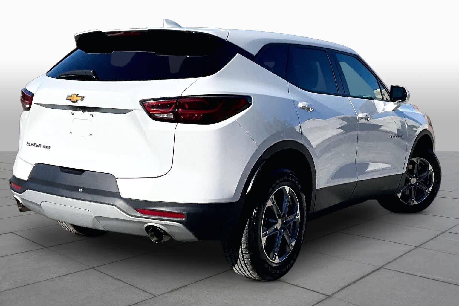 Used 2025 Chevrolet Blazer LT AWD/4WD image 12