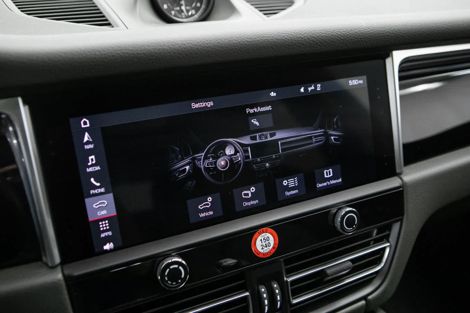 Certified 2023 Porsche Macan AWD/4WD image 15