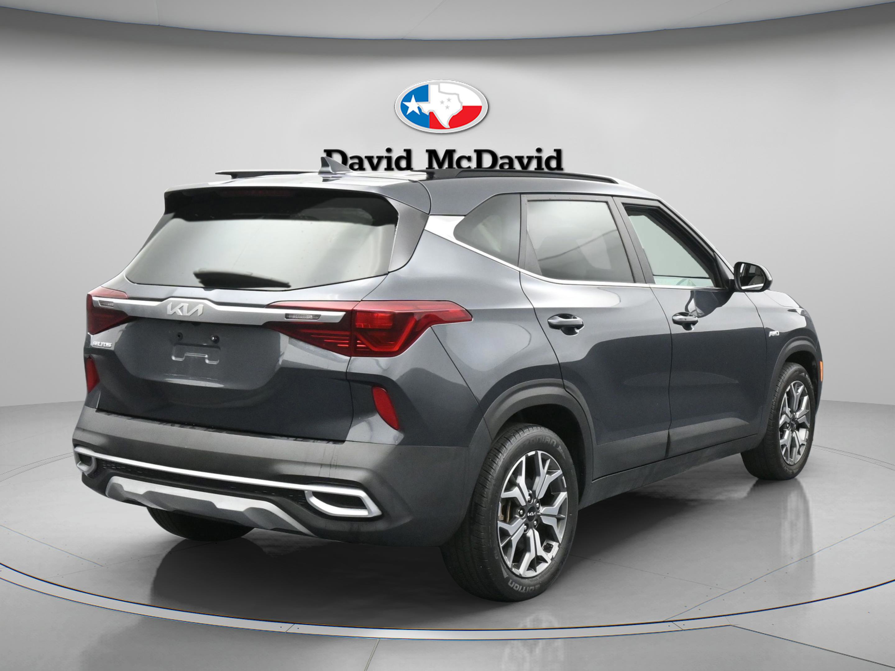 Used 2022 Kia Seltos EX image 16
