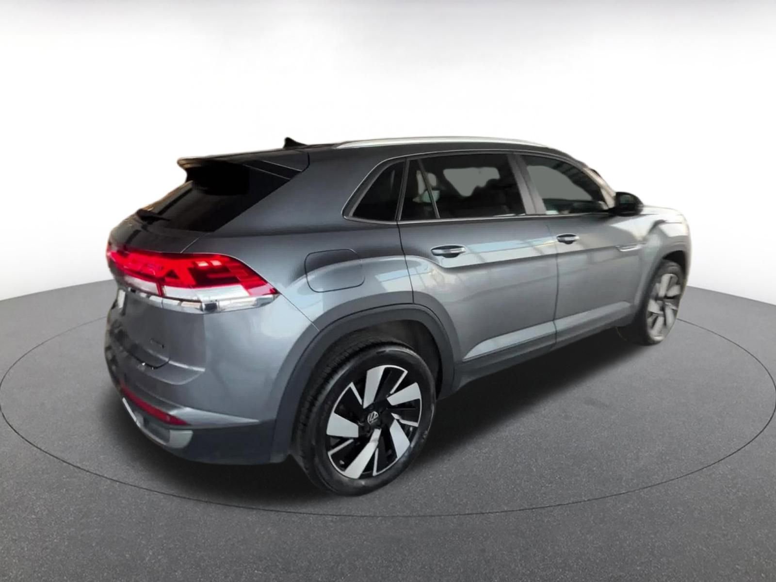 Used 2025 Volkswagen Atlas Cross Sport SE image 15