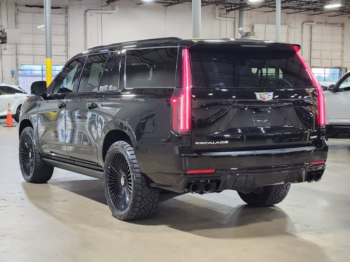 Used 2025 Cadillac Escalade ESV V AWD/4WD image 11