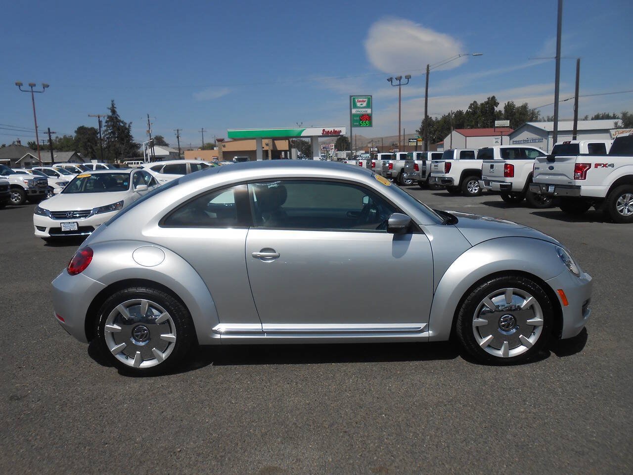Used 2012 Volkswagen Beetle 2.5 FWD image 2