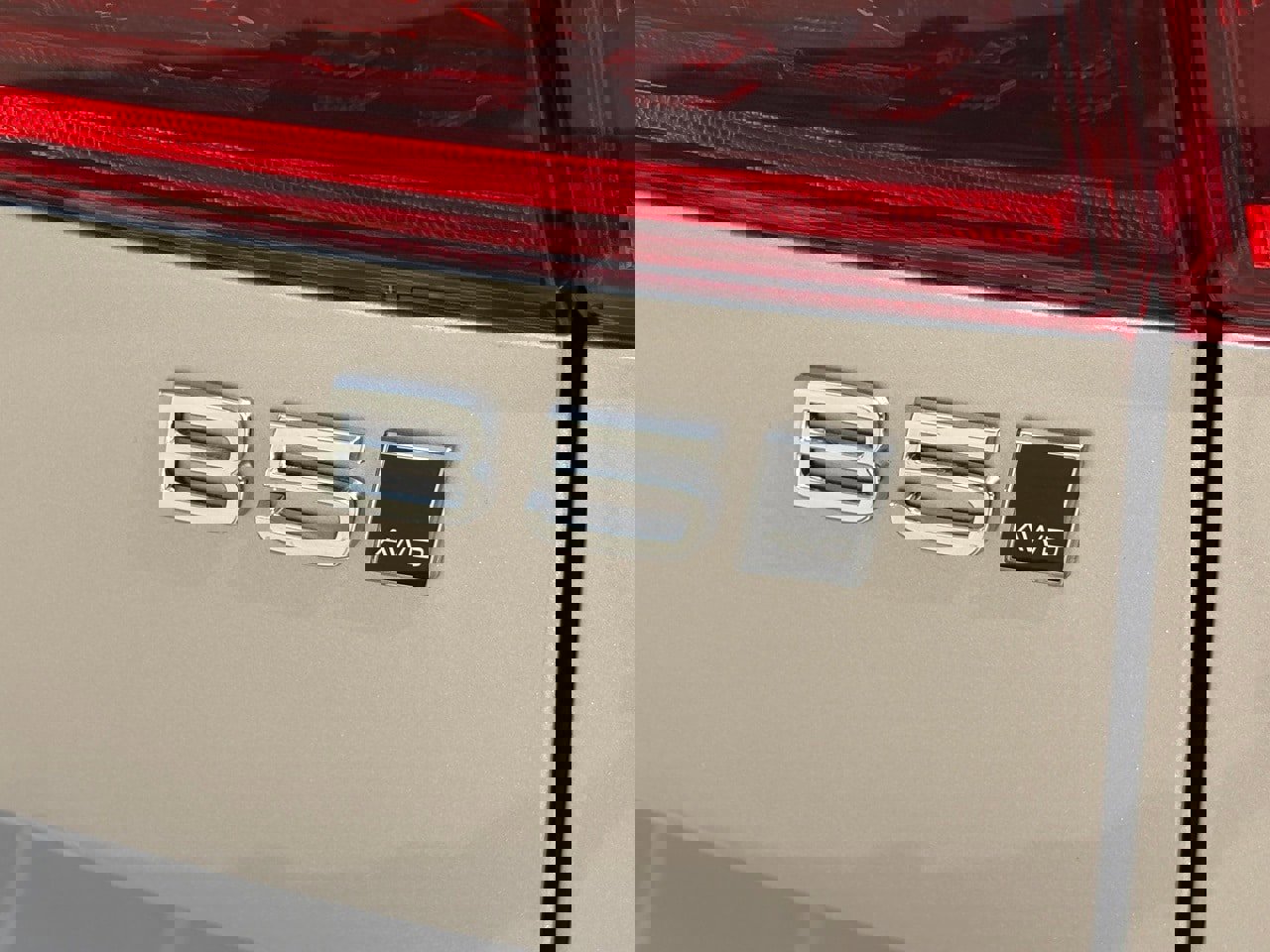 New 2026 Volvo XC60 B5 Plus w/ Protection Package Premier image 7