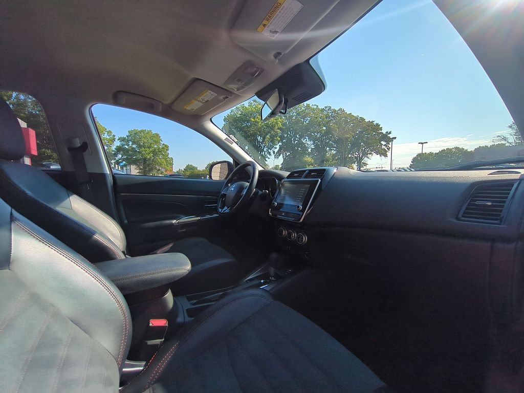 Used 2025 Mitsubishi Outlander Sport SE AWD/4WD image 31