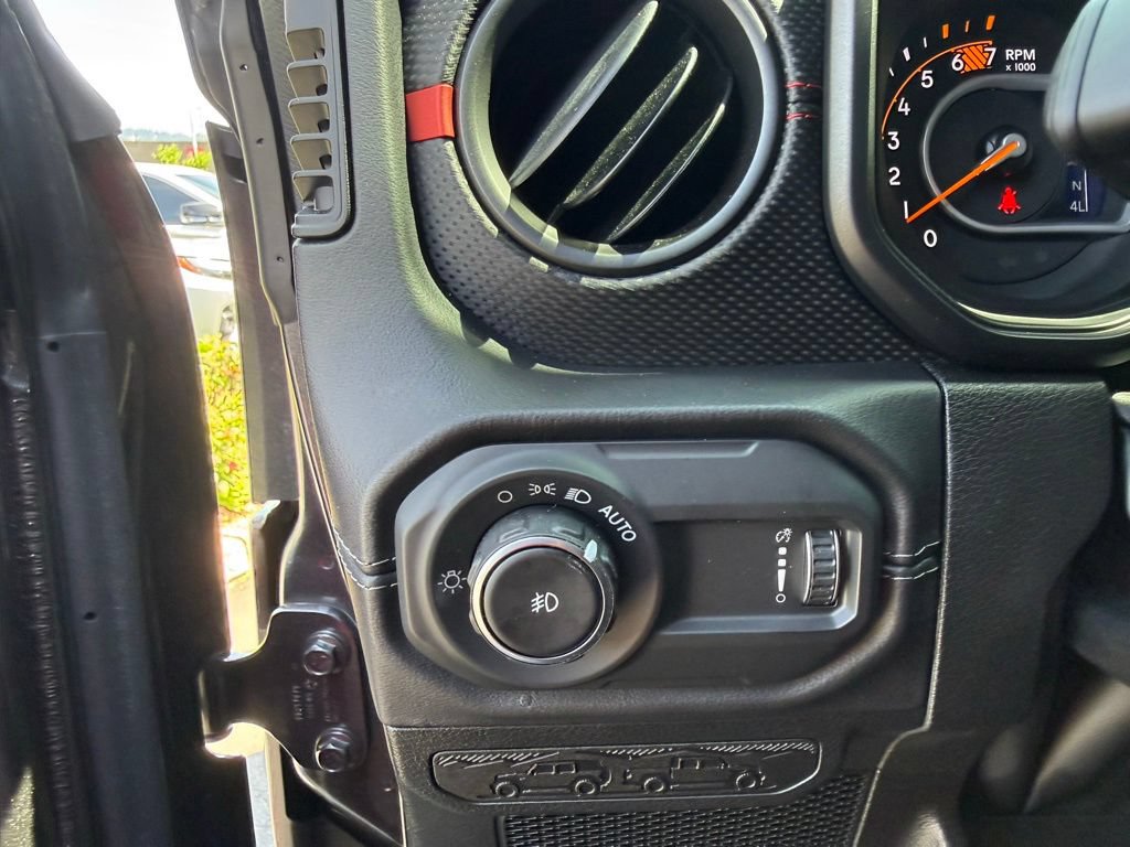 Used 2025 Jeep Wrangler Unlimited Rubicon AWD/4WD image 14