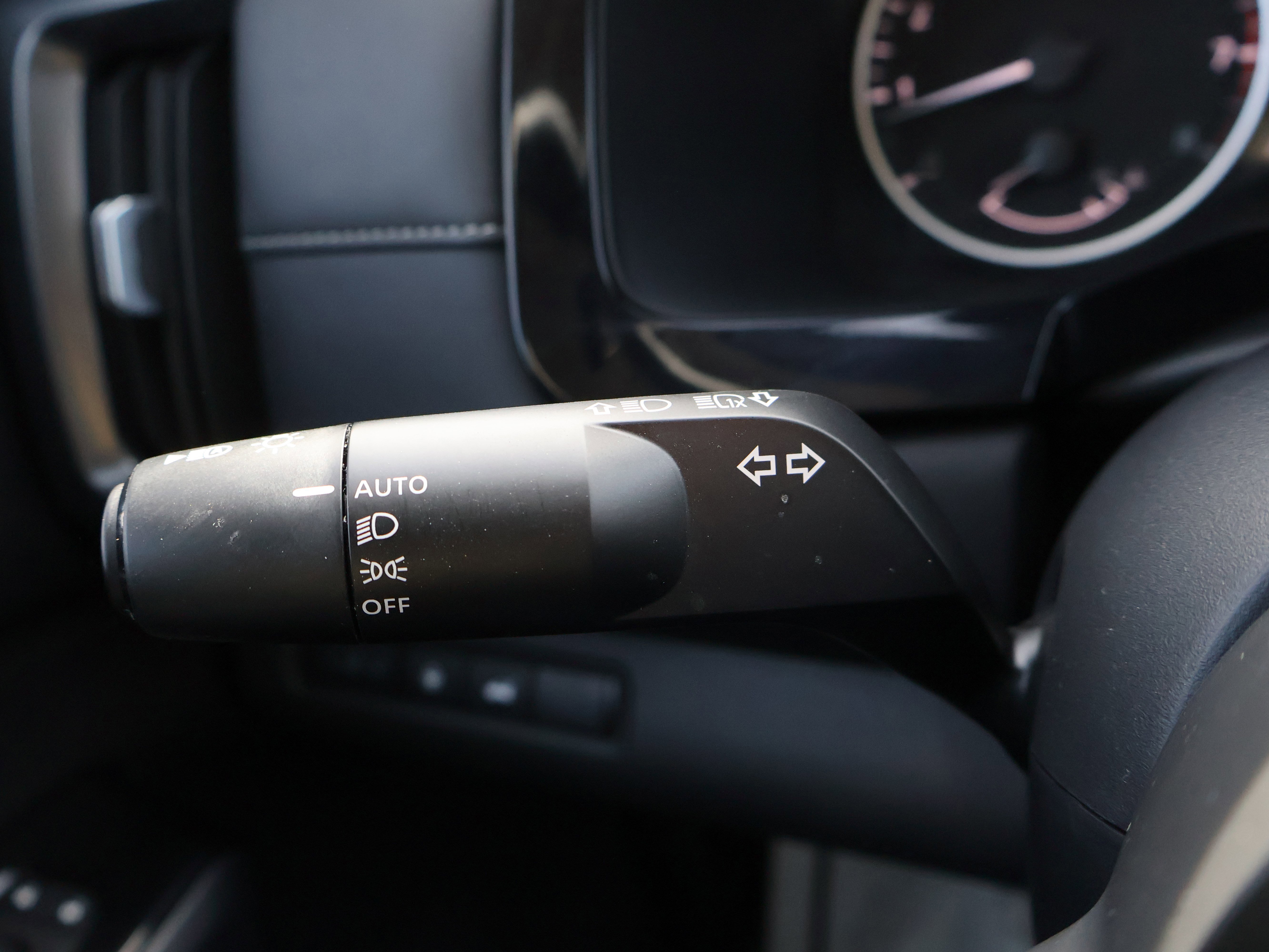 Used 2025 Nissan Pathfinder SL image 36