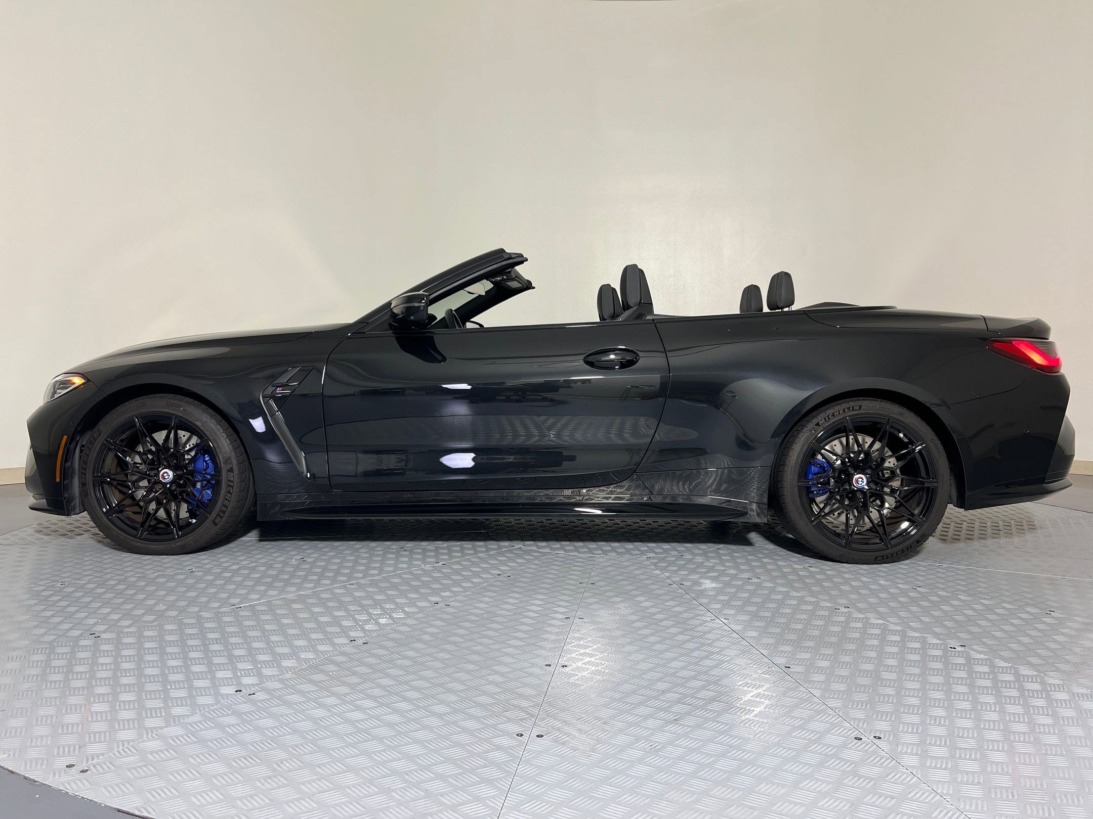 Used 2023 BMW M4 xDrive Competition w/ Executive Package image 2