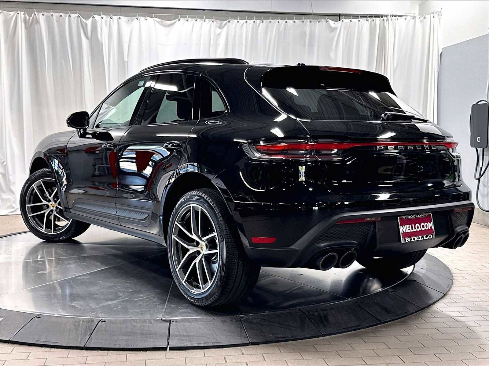 Used 2026 Porsche Macan AWD/4WD image 3