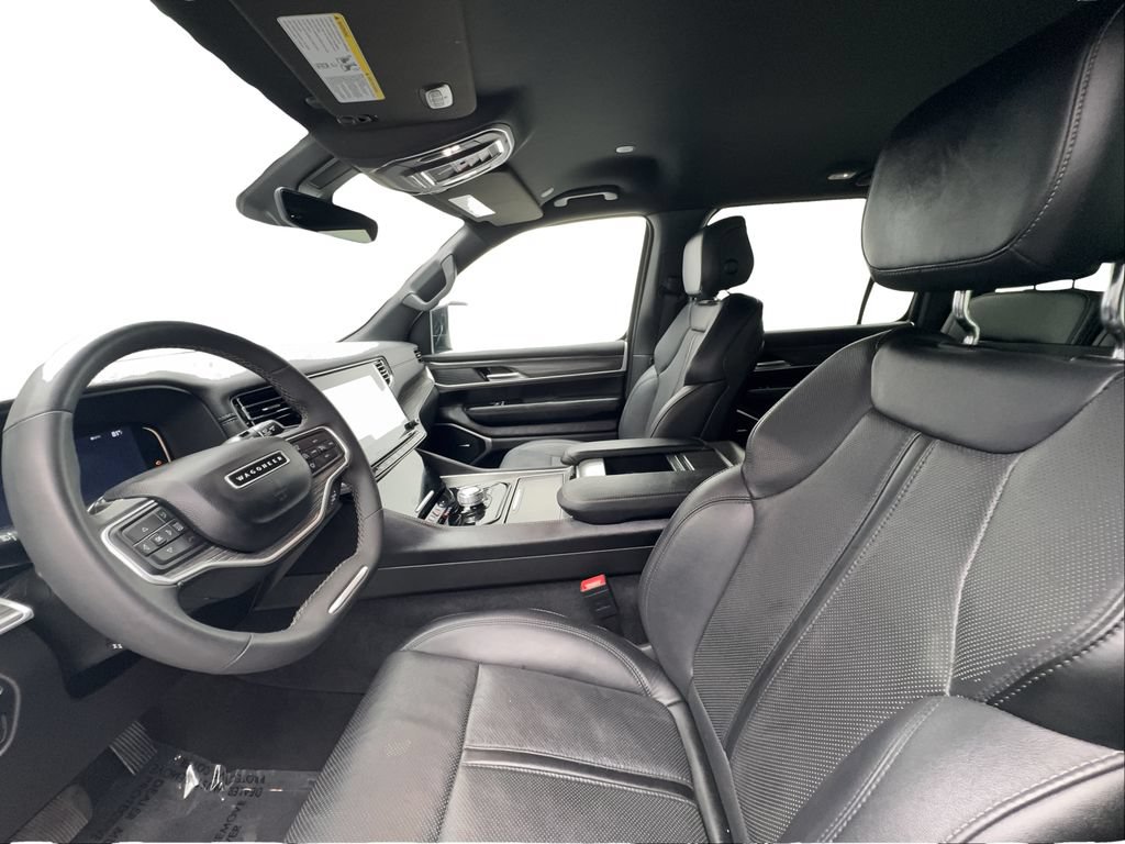 Used 2024 Jeep Wagoneer L Series II RWD image 20