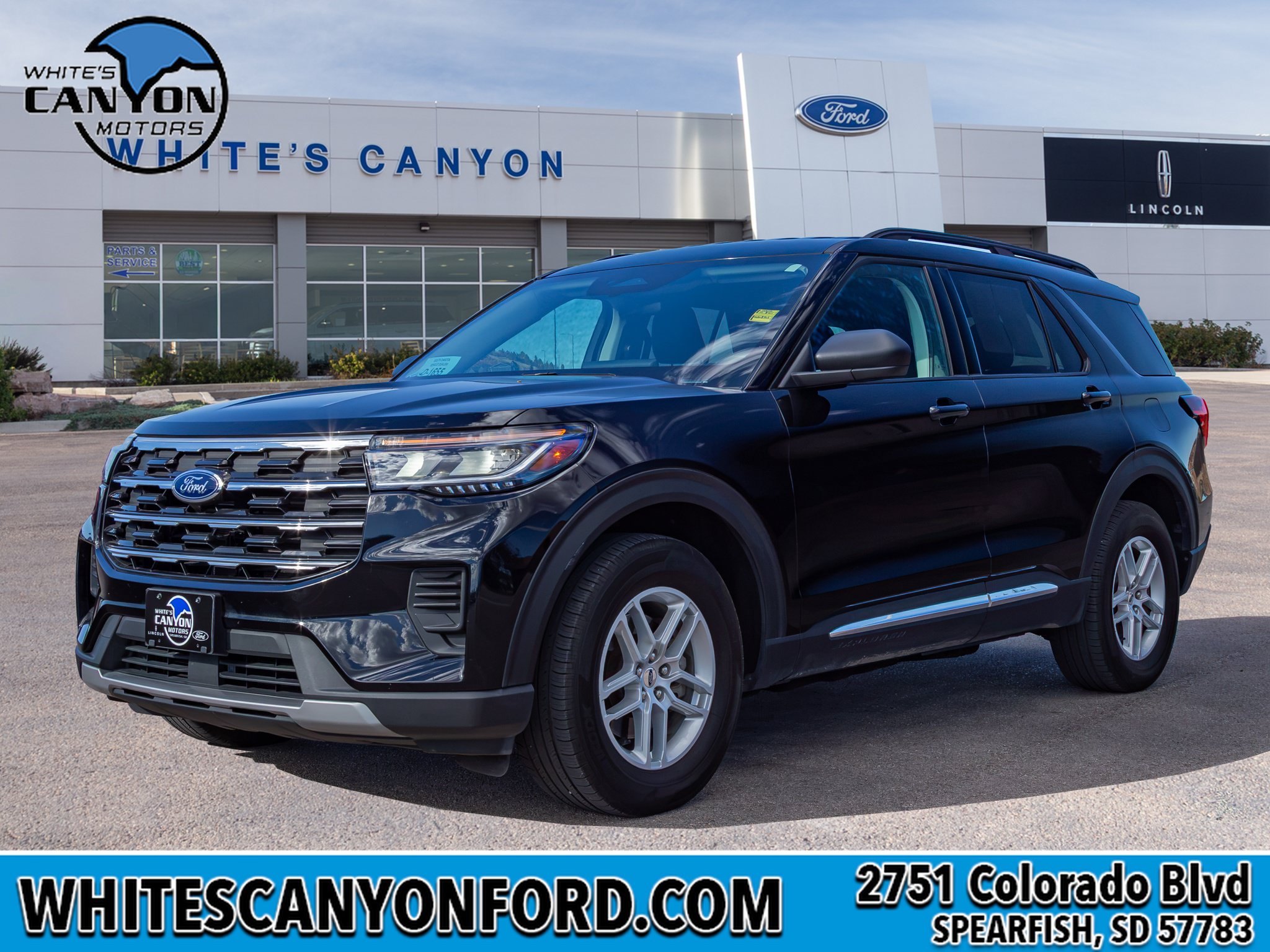 Used 2025 Ford Explorer Active AWD/4WD image 1