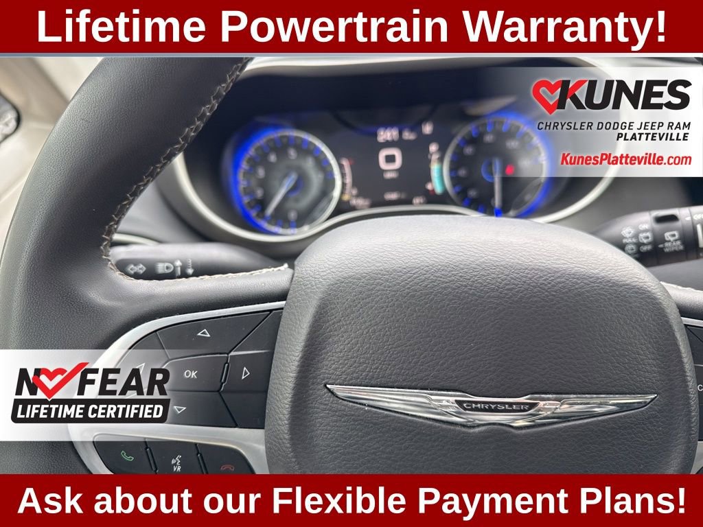 Used 2023 Chrysler Pacifica Touring-L image 20