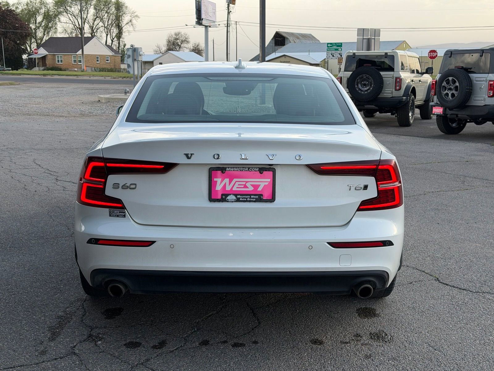 Used 2020 Volvo S60 T6 Momentum AWD/4WD image 4