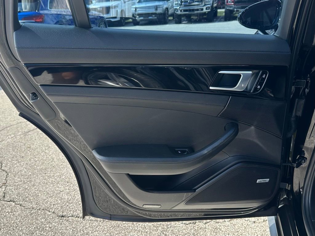 Used 2019 Porsche Panamera image 22