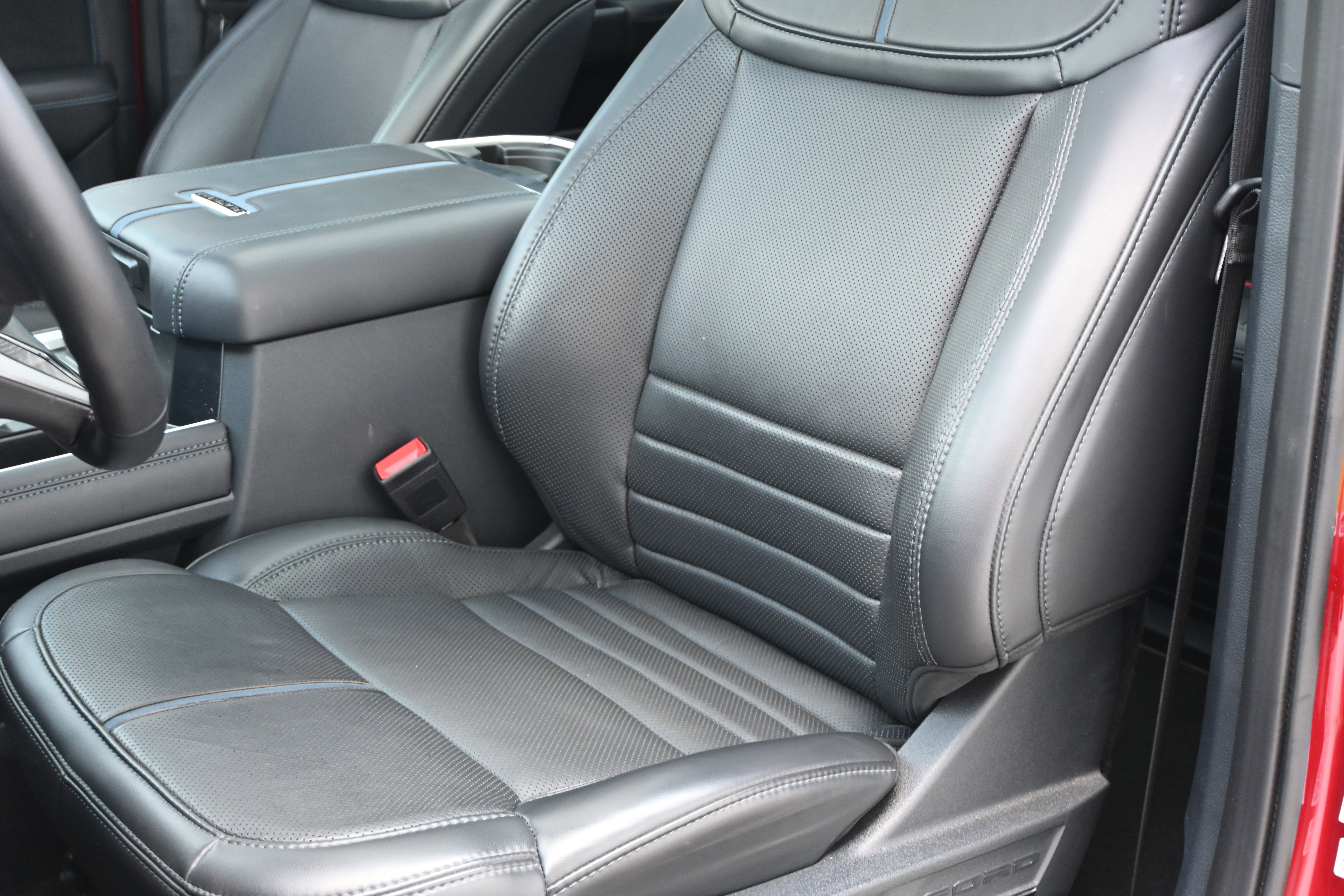 Used 2025 Ford F450 Platinum w/ FX4 Off-Road Package image 16