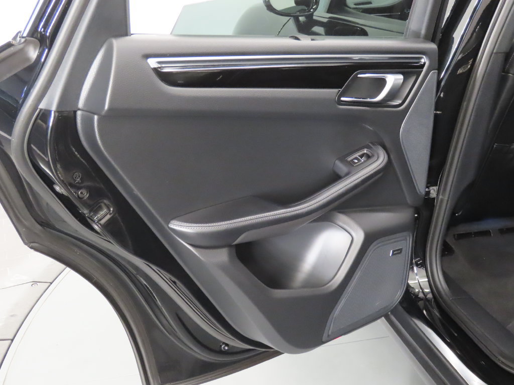 Certified 2026 Porsche Macan AWD/4WD image 47