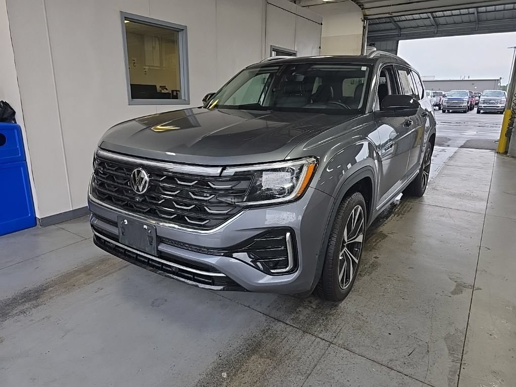 Used 2024 Volkswagen Atlas SEL Premium R-Line AWD/4WD image 2