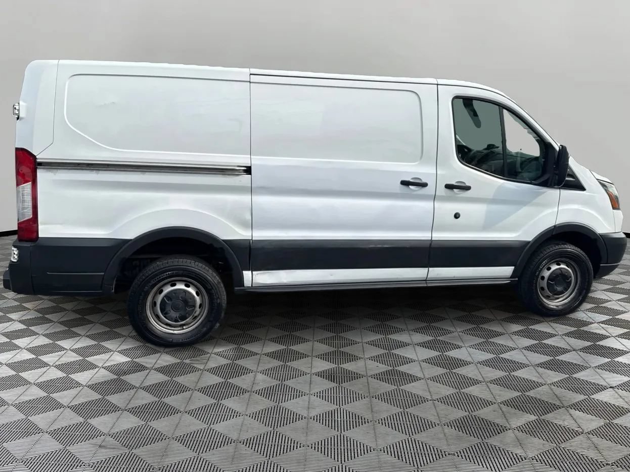 Used 2016 Ford Transit 250 130 Low Roof RWD image 4