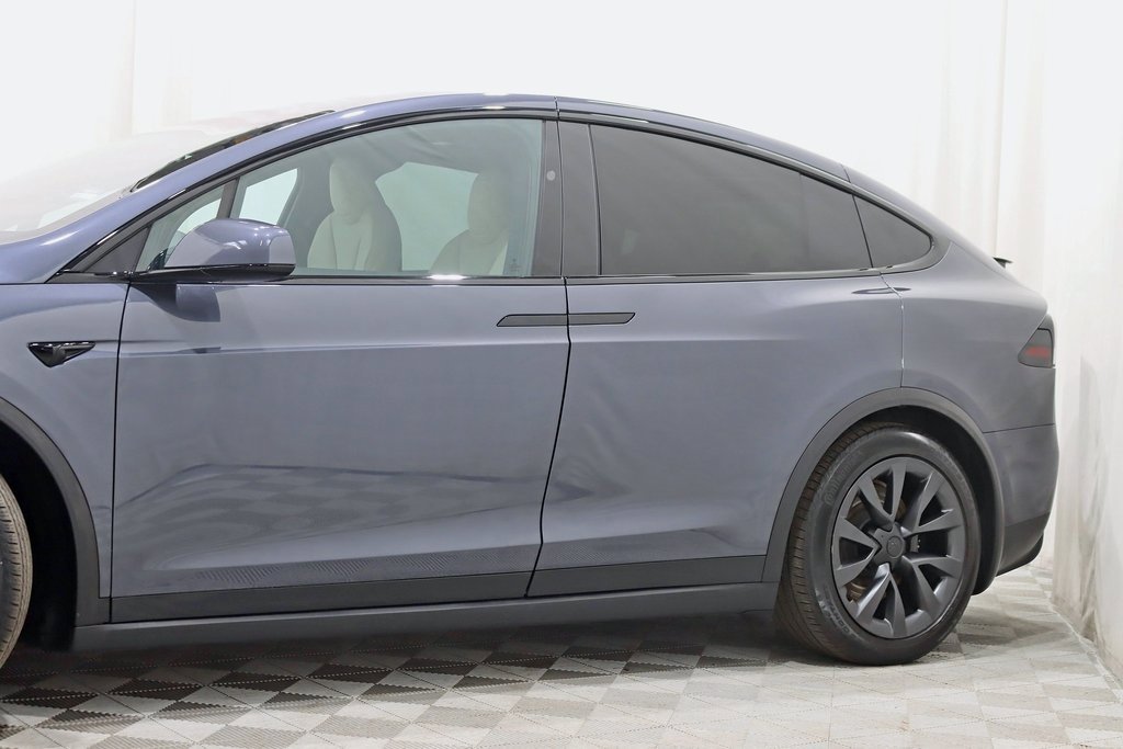 Used 2022 Tesla Model X image 3