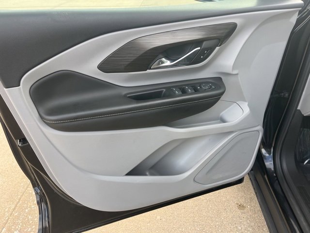 Used 2023 GMC Terrain SLE w/ Driver Convenience Package image 11