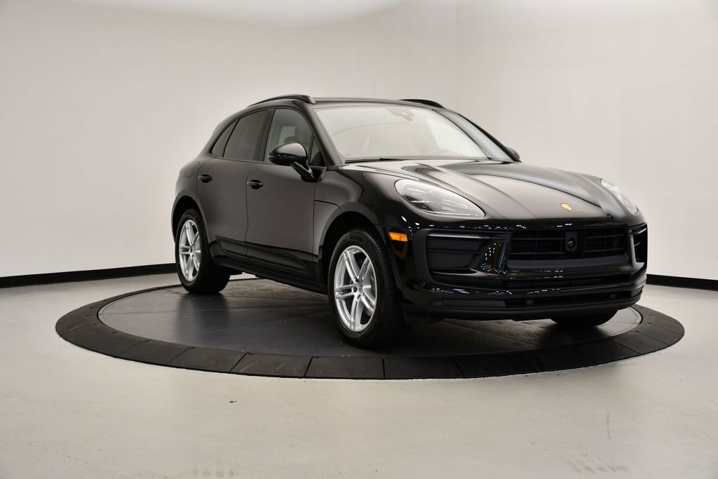 Certified 2025 Porsche Macan image 9