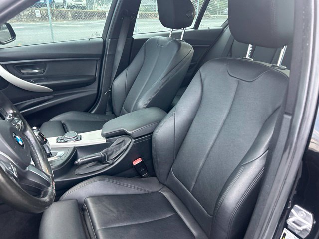 Used 2017 BMW 320i xDrive Sedan AWD/4WD image 8