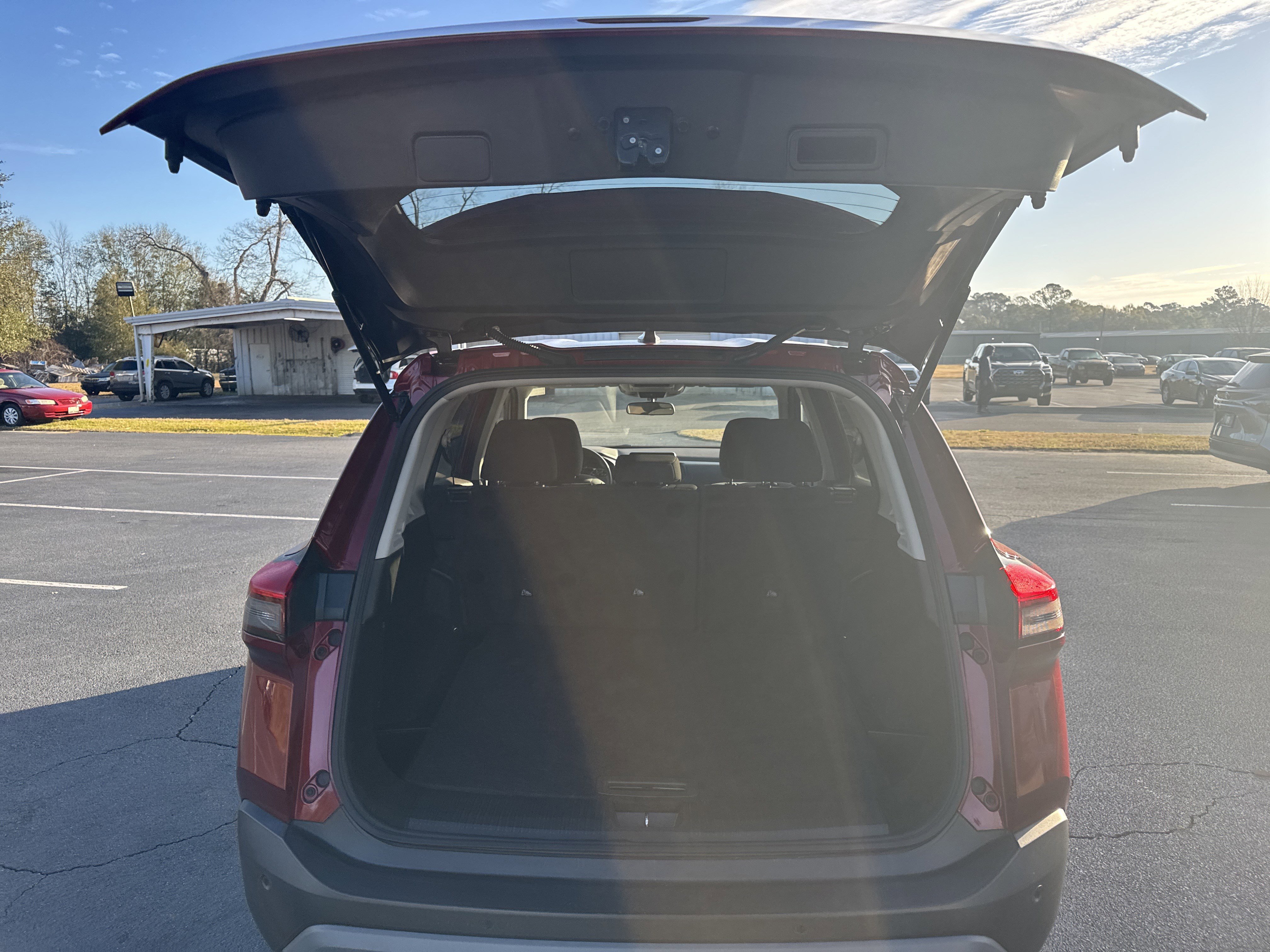 Used 2023 Nissan Rogue S image 28