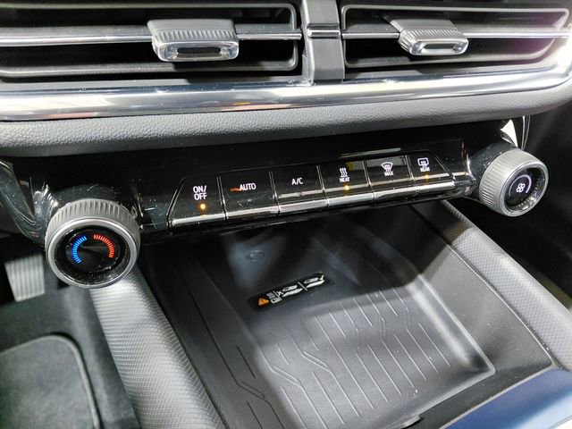 Used 2025 Chevrolet Equinox EV LT w/ Convenience Package image 40