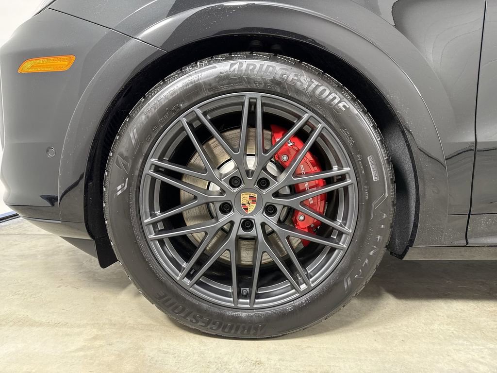 New 2026 Porsche Cayenne GTS image 13