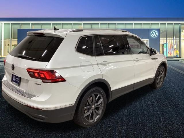 Used 2023 Volkswagen Tiguan SE w/ Panoramic Sunroof Package image 25