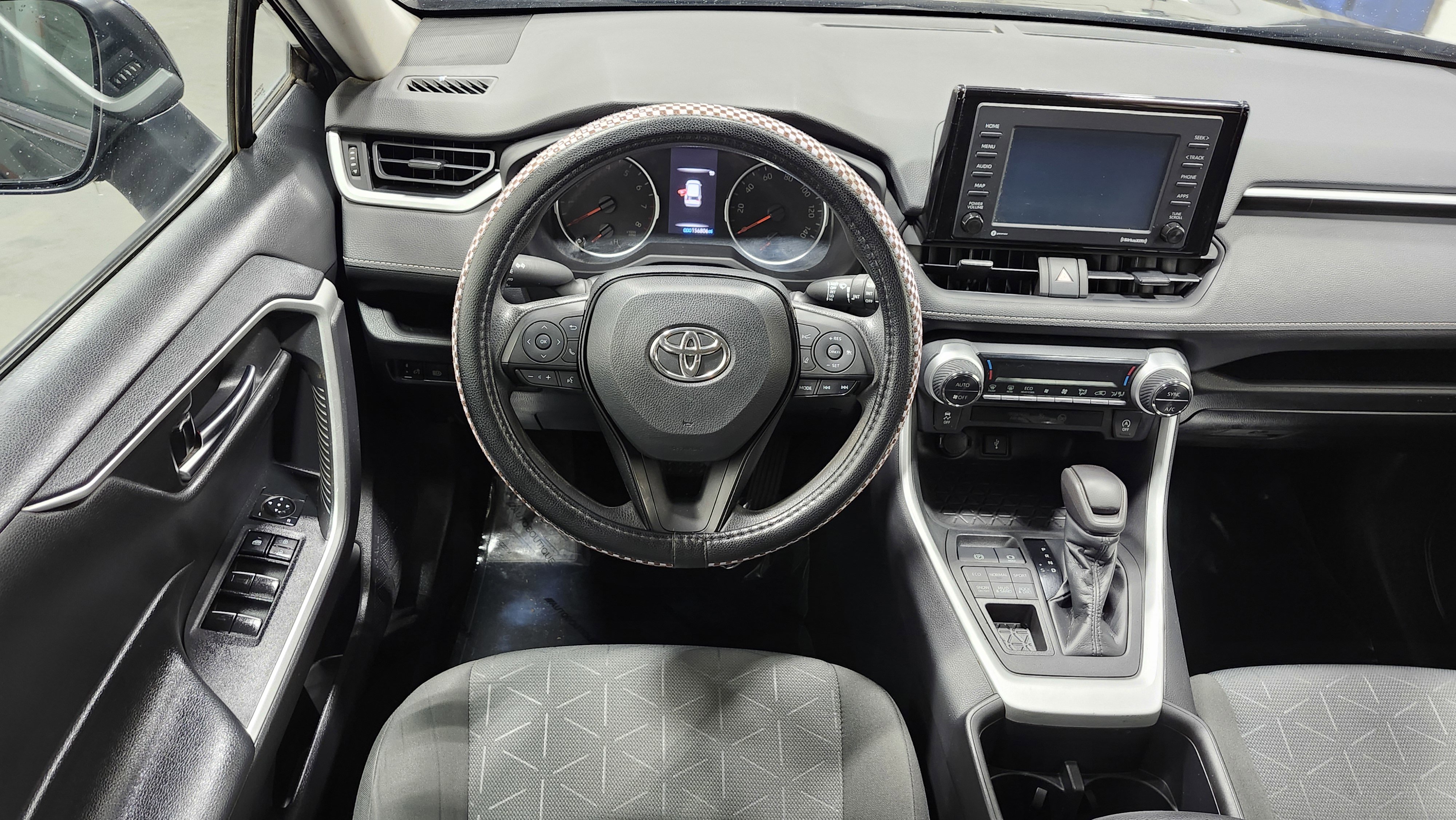 Used 2022 Toyota RAV4 XLE w/ Convenience Package image 28