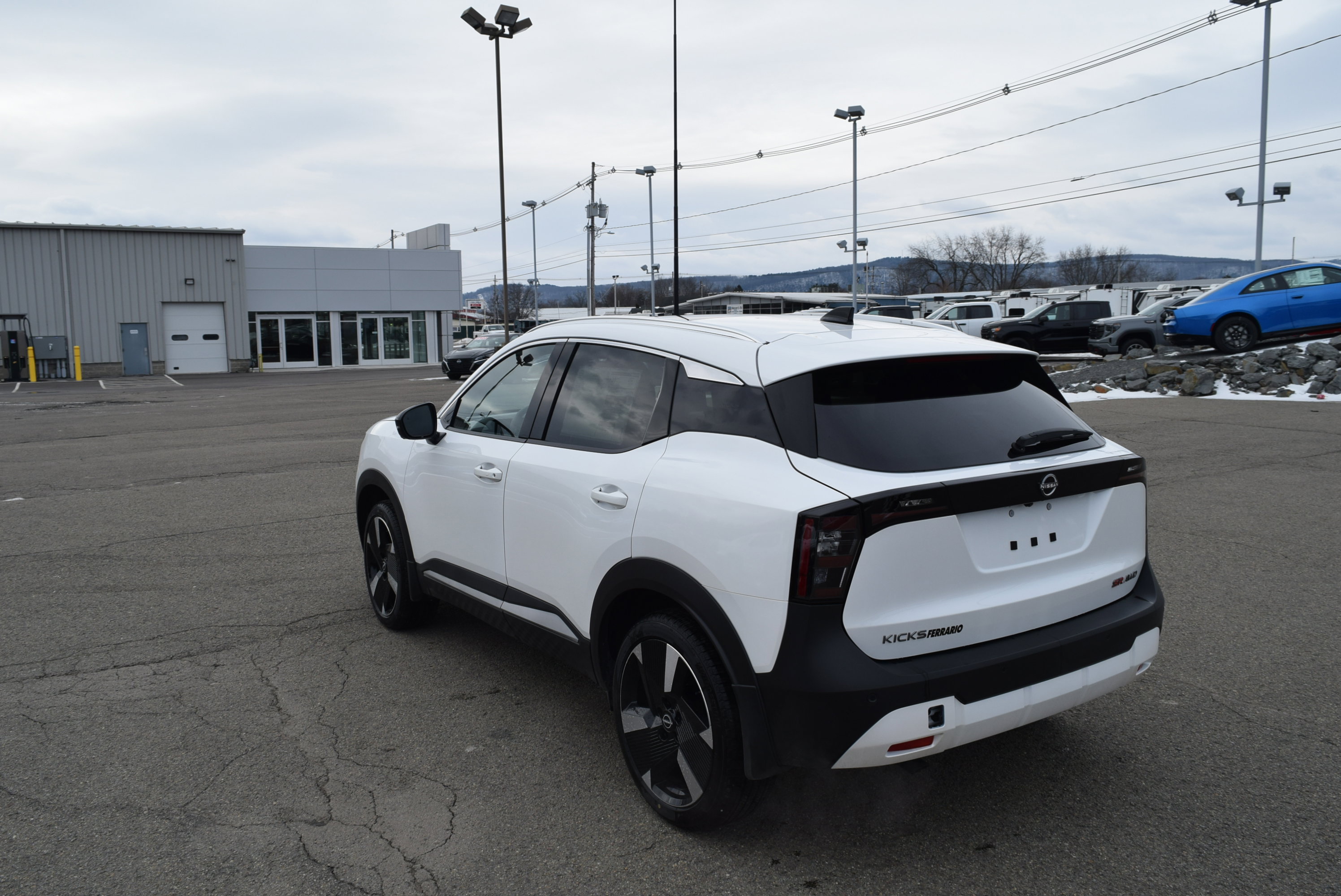 Used 2026 Nissan Kicks SR w/ SR Premium Package image 4