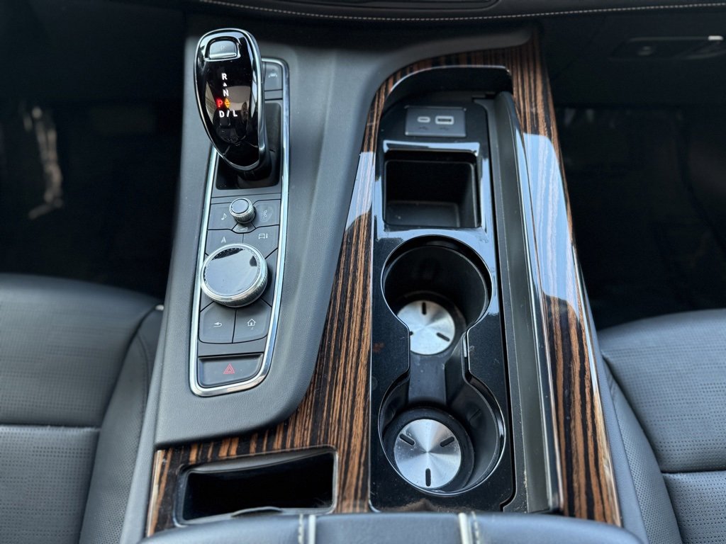 Used 2023 Cadillac Escalade Premium Luxury image 16