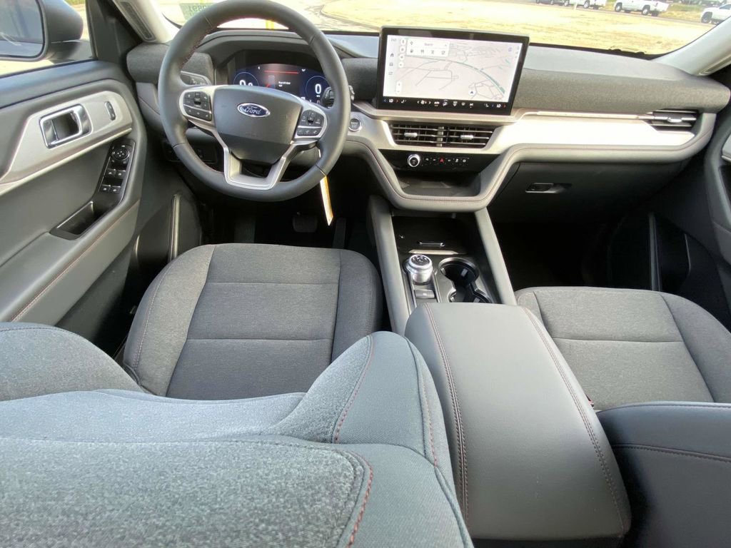 New 2025 Ford Explorer Active image 12