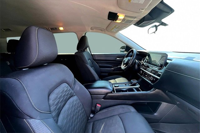 Used 2022 Nissan Pathfinder SV image 28