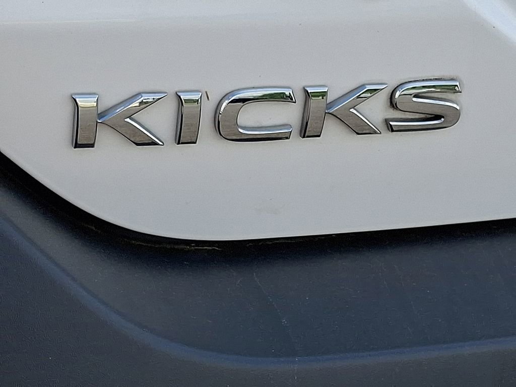 Used 2018 Nissan Kicks SV image 30