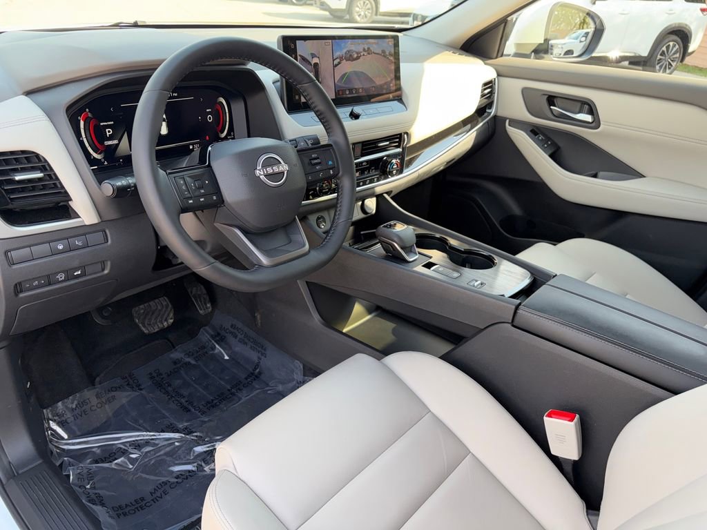 Used 2025 Nissan Rogue SL w/ SL Premium Package image 8