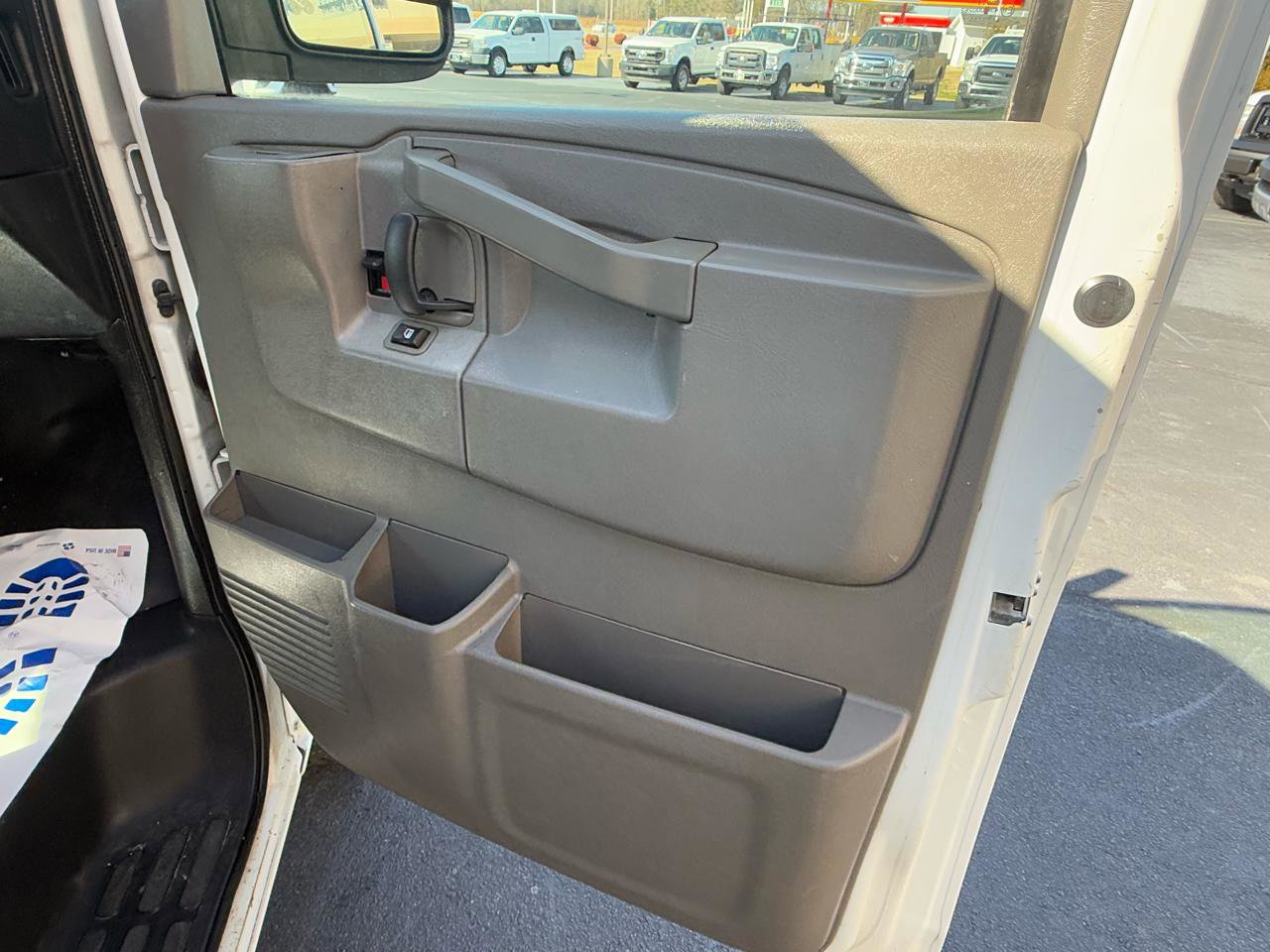 Used 2017 Chevrolet Express 2500 Extended RWD image 12